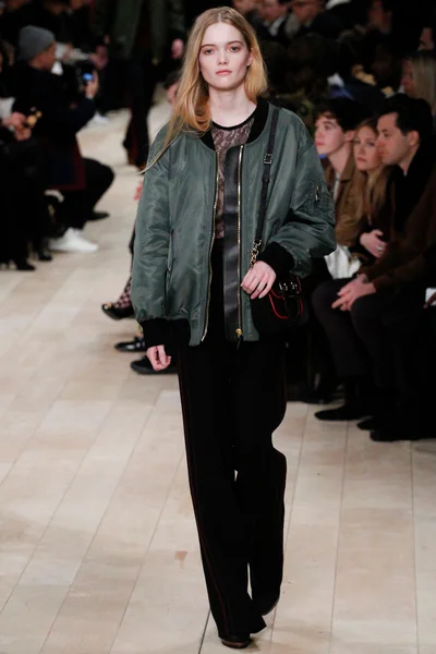 Look 16